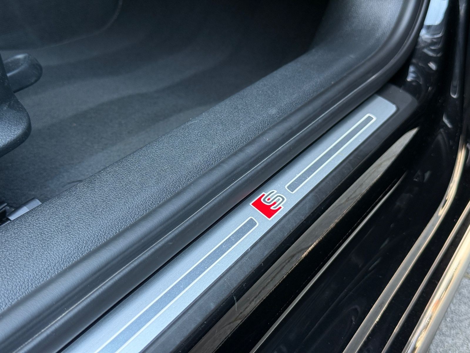 Audi A4 Avant 40 TDI S-Line - Samsaru's Car Outlet