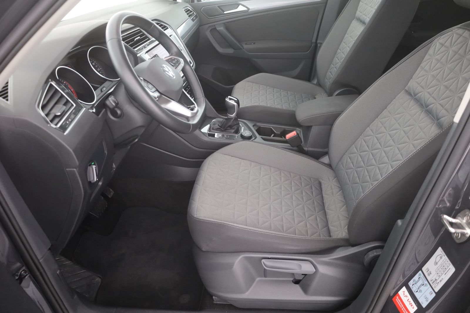 Volkswagen Tiguan 2.0 TSI 4Motion Life - Samsaru's Car Outlet