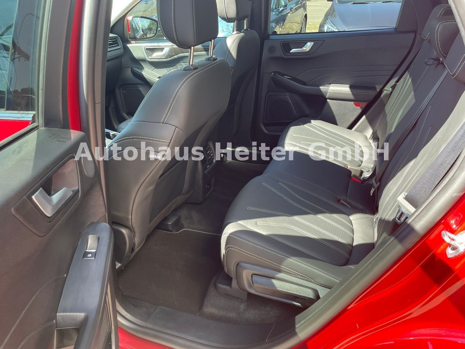 Ford Kuga FHEV Allrad Vignale - Samsaru's Car Outlet