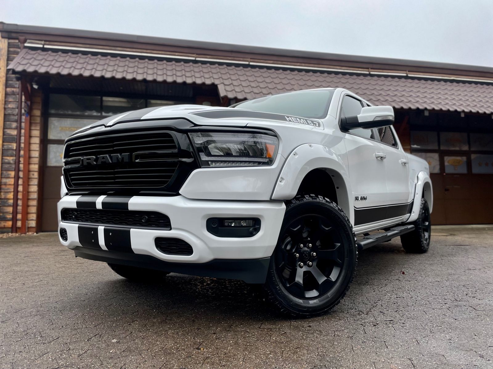 Dodge V8*4X4*OFF-ROAD*LARAMIE/SPORT*LED*AHK*GARANTE*
