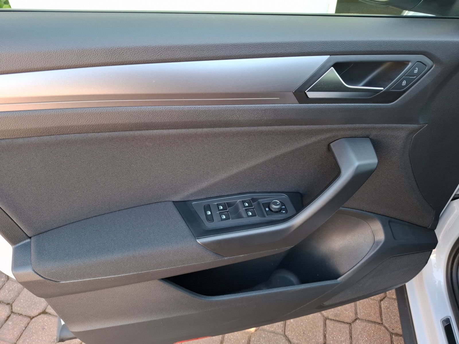 Volkswagen T-Roc TSI Active DSG - Samsaru's Car Outlet