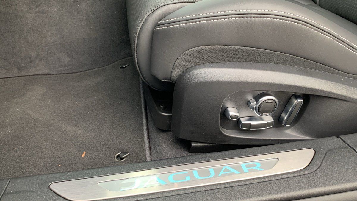 Jaguar XF D200 R-DYNAMIC HSE ACC+DAB+SHZG+LED+LMF+NAV
