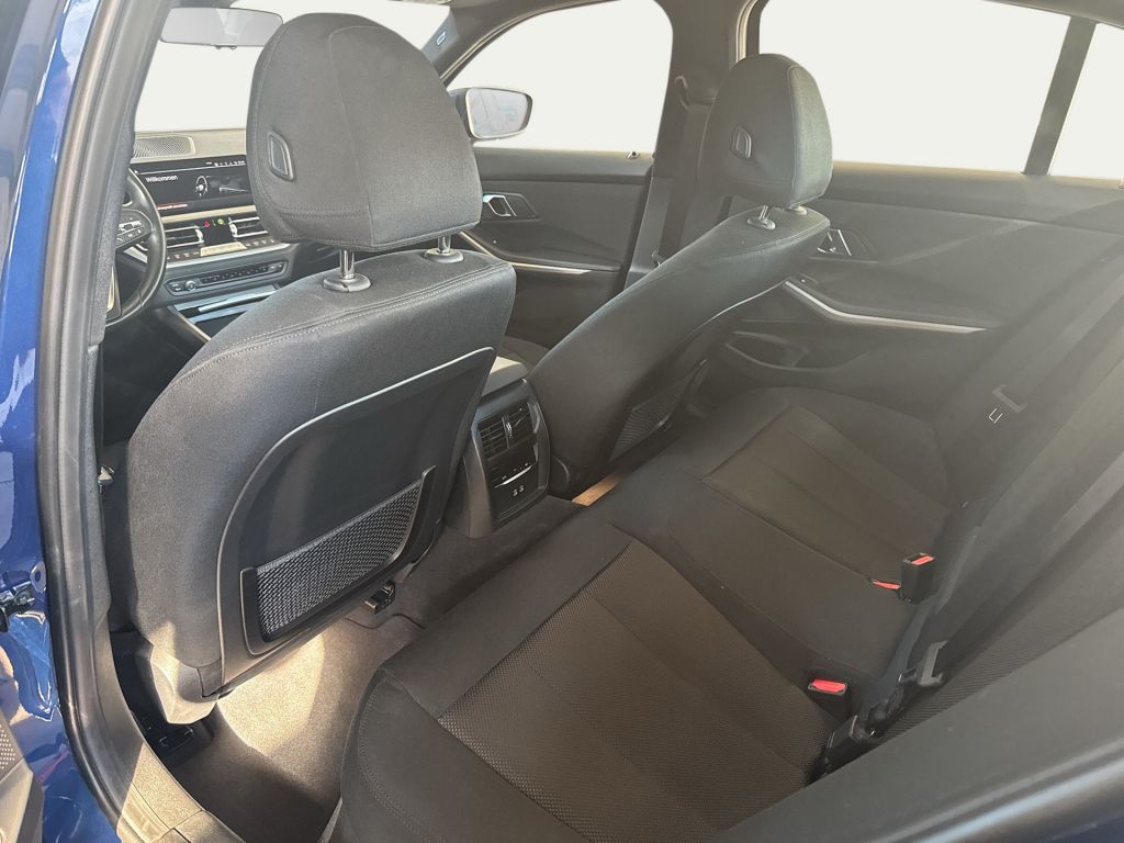 BMW 320i Aut. Advantage - Samsaru's Car Outlet