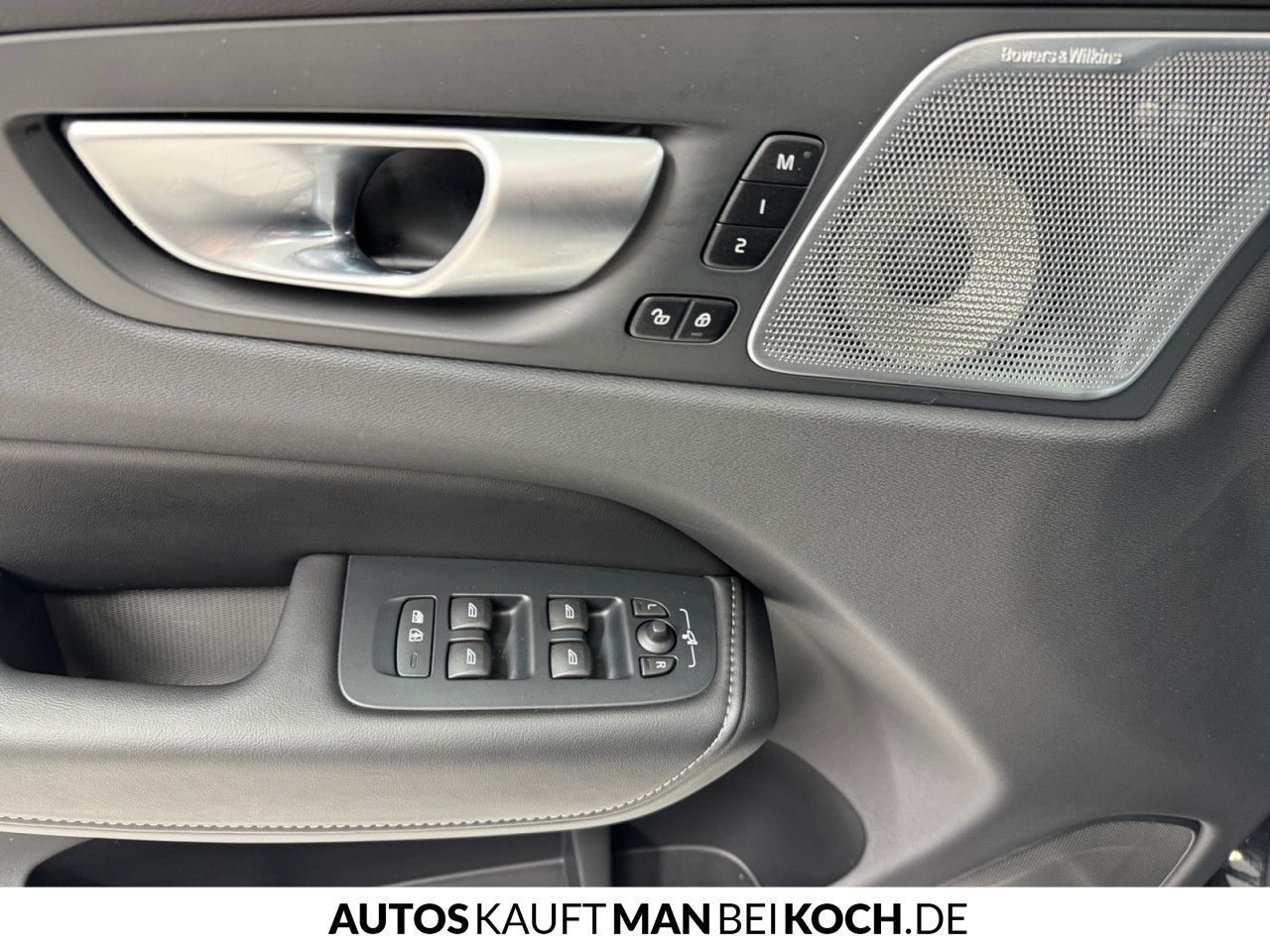 Volvo XC60 T8 Plug-In AWD Ultimate - Samsaru's Car Outlet