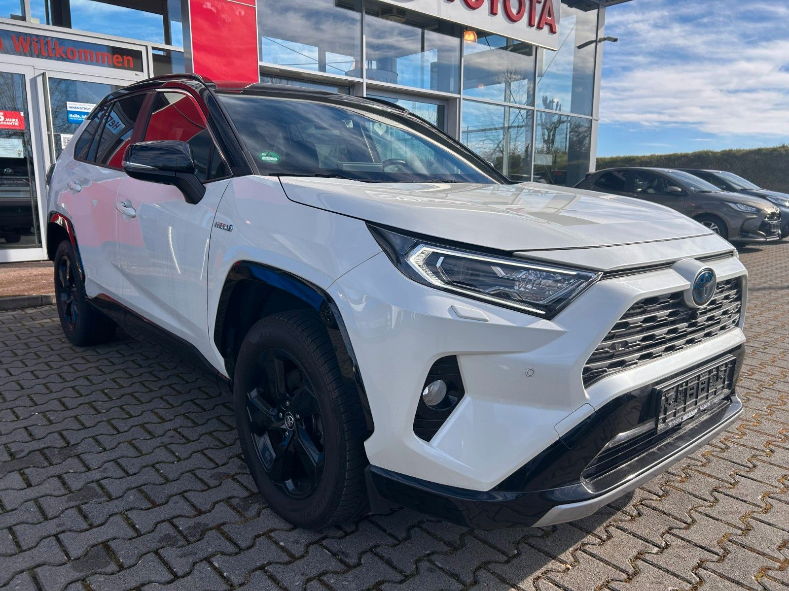 Toyota RAV4 Hybrid Style - Samsaru's Car Outlet