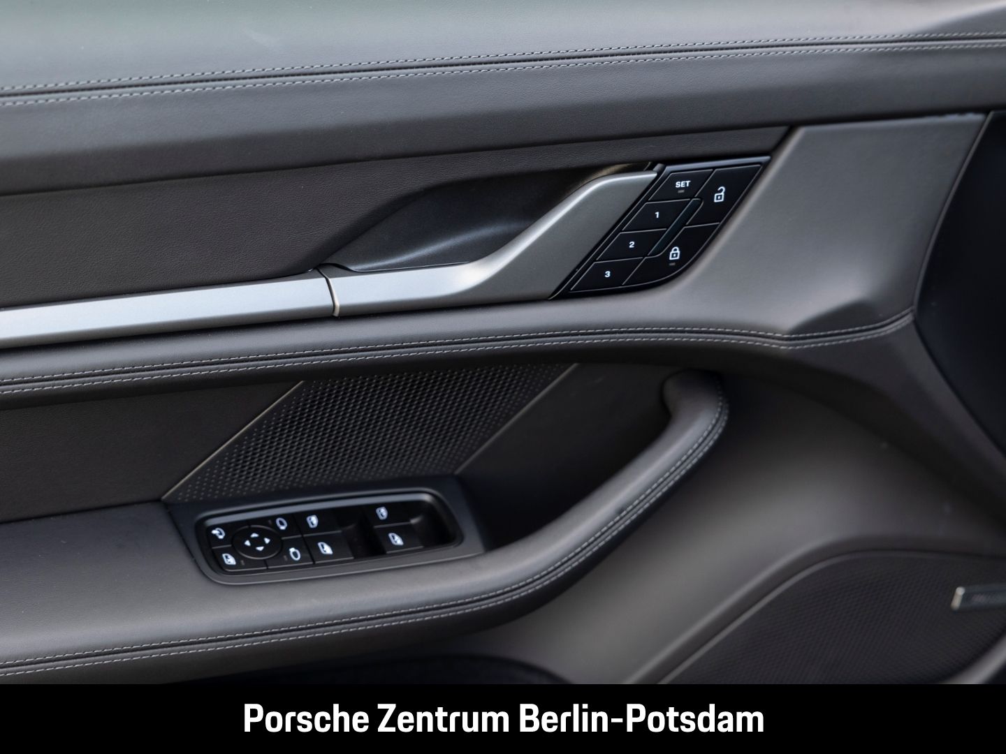 Porsche Taycan 4S Cross Turismo Soft-Close HD-Matrix