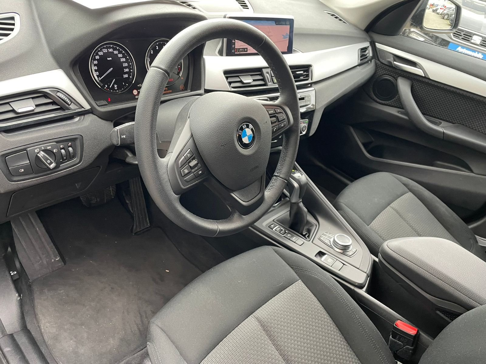BMW X1 xDrive 25 e Advantage Automatik - Samsaru's Car Outlet