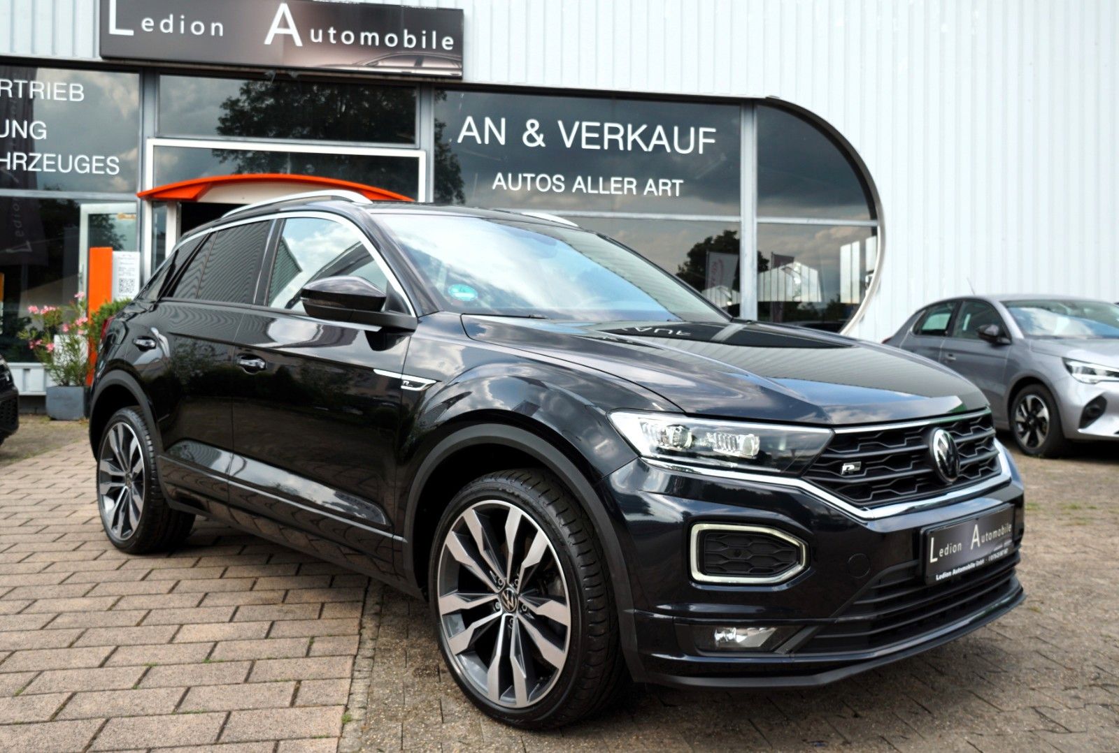 Volkswagen T-Roc 4Motion 2.0 TDI R-Line - Samsaru's Car Outlet