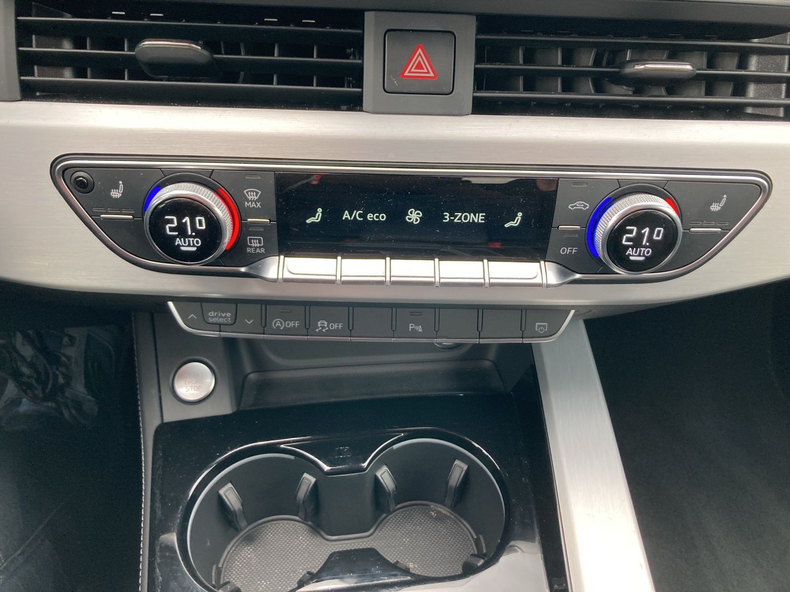 Audi A4 Avant 40 TFSI Q 2x S LINE AHK MATRXI-LED LM19
