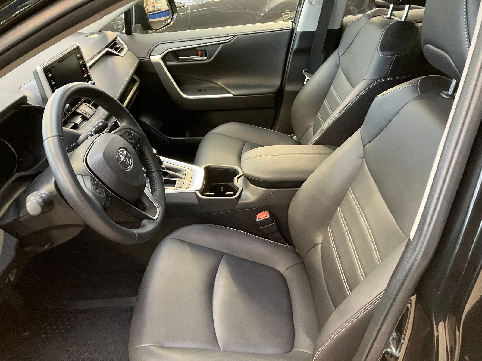 Toyota RAV 4 2.5 Hybrid Business Edition - Samsaru's Car Outlet
