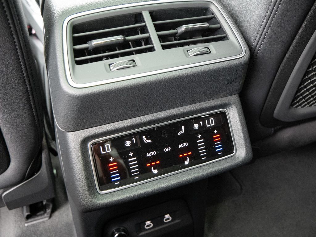 Audi Q8 S line 50 e-tron quattro - Samsaru's Car Outlet