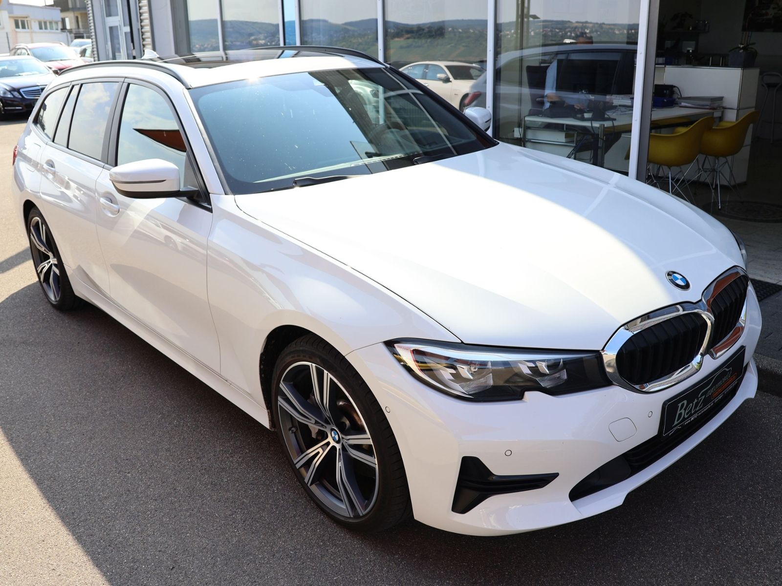 BMW 330 e Touring Advantage - Samsaru's Car Outlet
