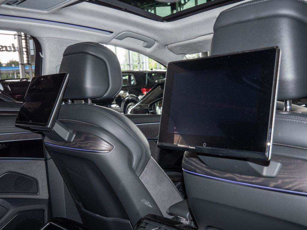Audi A8 60 TFSI e L quattro - Samsaru's Car Outlet