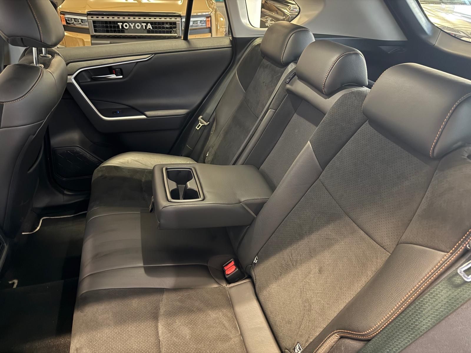 Toyota RAV 4 HYBRID 4x4 - Samsaru's Car Outlet