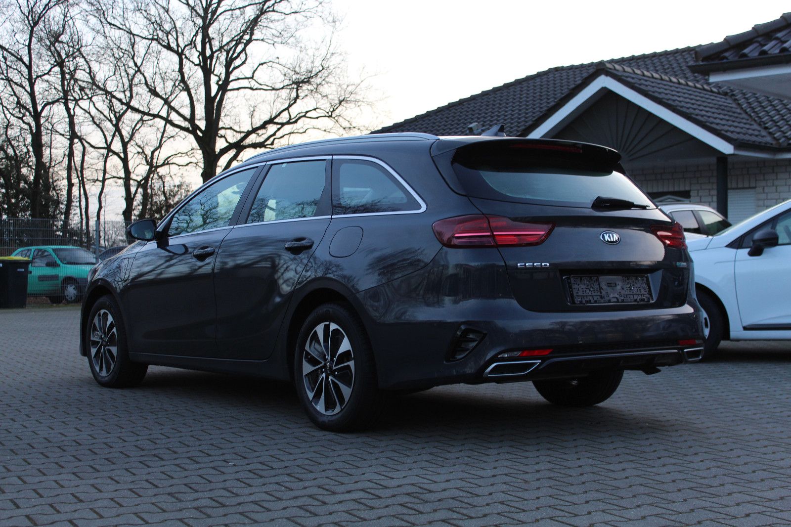 Kia Ceed Sportswagon Plug-in Hybrid Vision - Samsaru's Car Outlet
