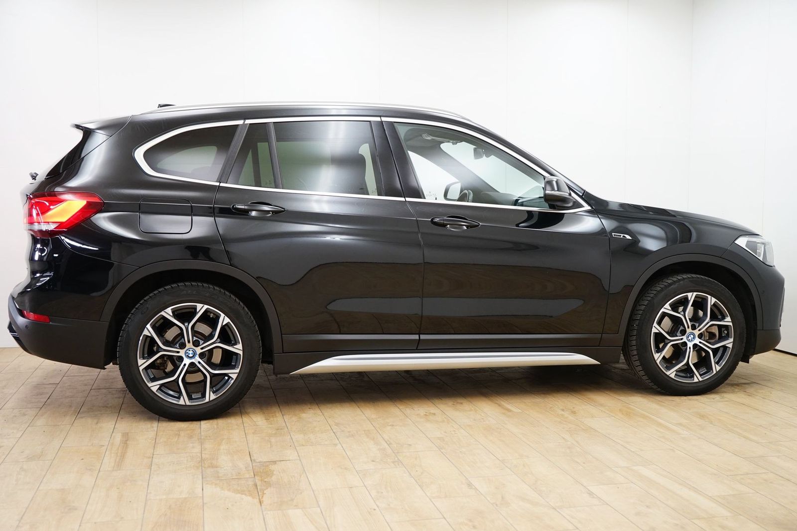BMW X1 xDrive25e xLine - Samsaru's Car Outlet