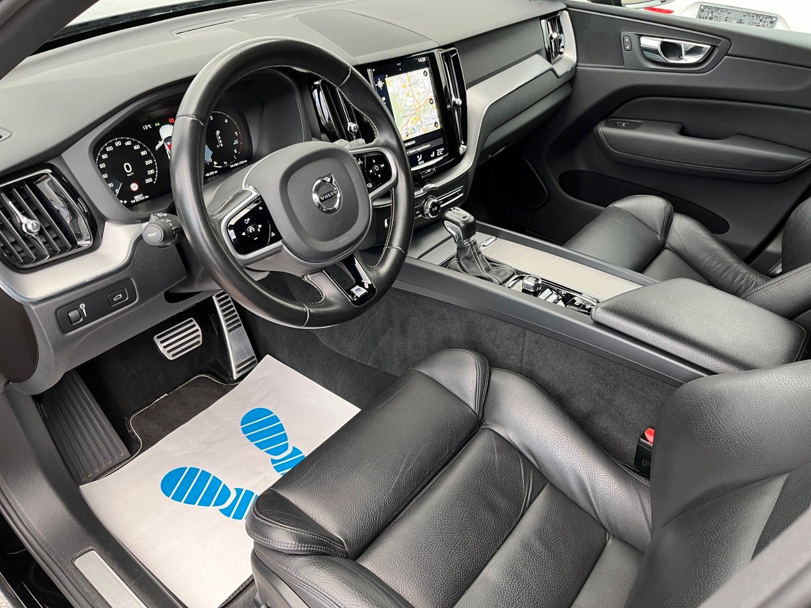 Volvo XC 60 R-Design - Samsaru's Car Outlet