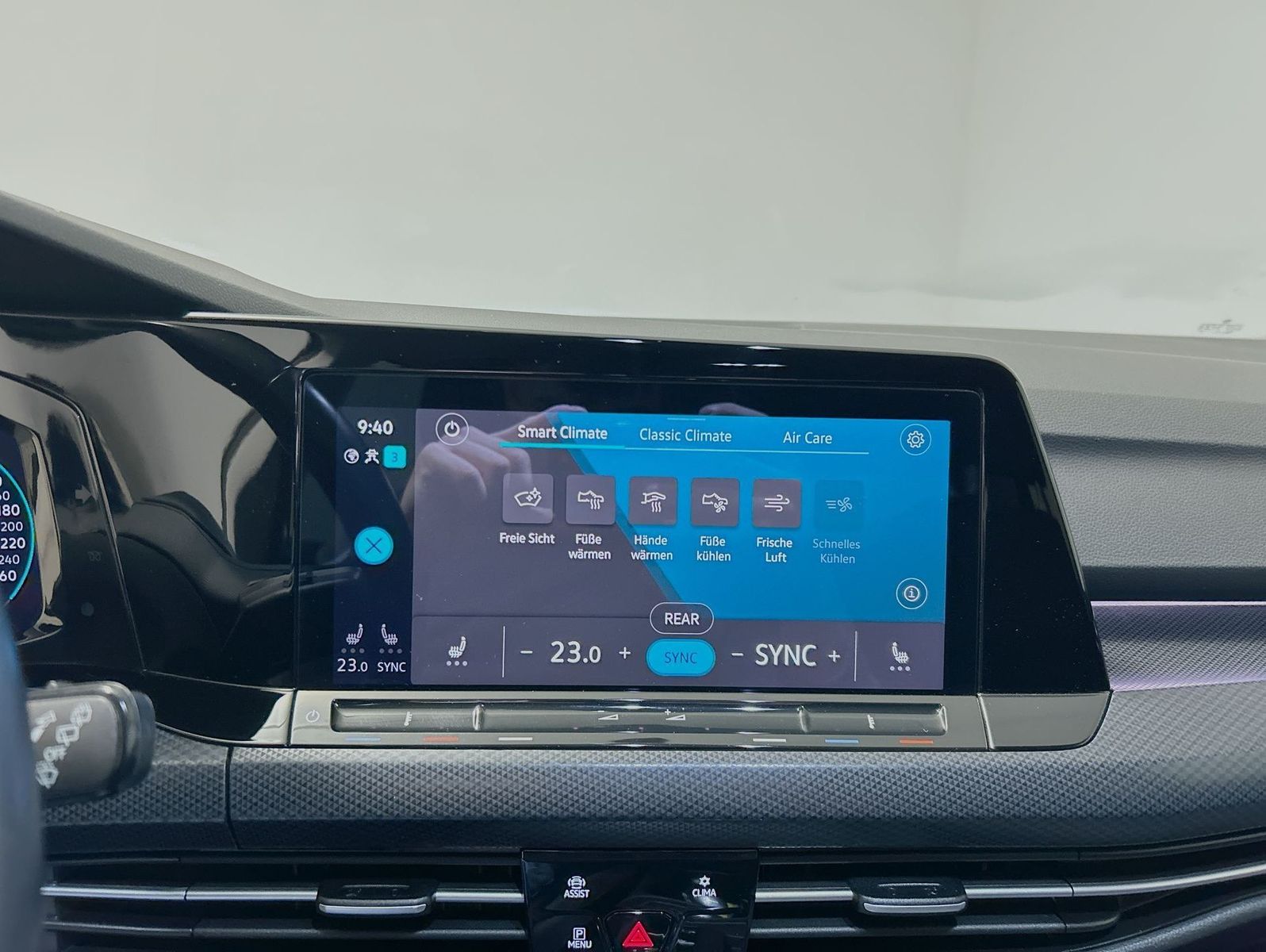 Volkswagen Golf VIII 1.0 eTSI DSG United - Samsaru's Car Outlet