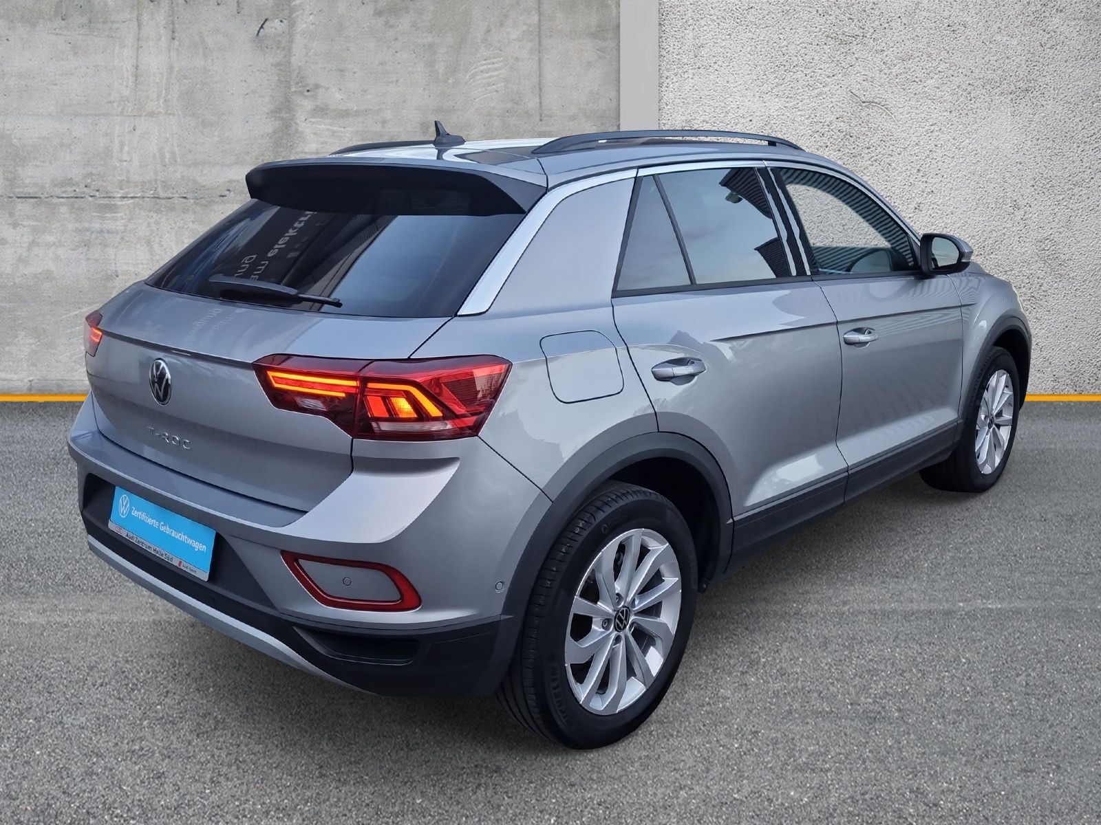 Volkswagen T-Roc 1.5 TSI DSG Life - Samsaru's Car Outlet