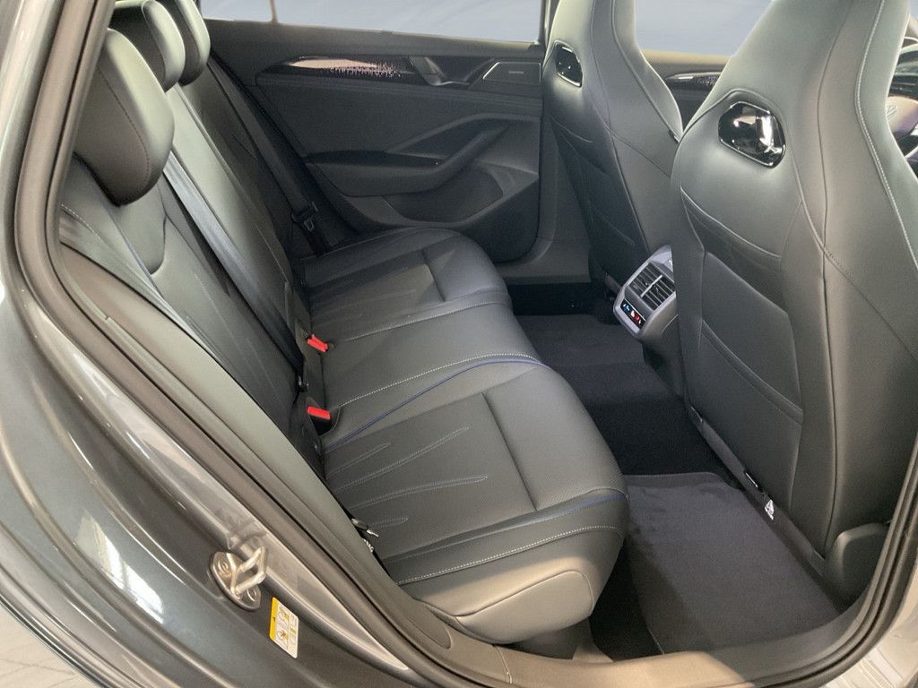 Volkswagen Passat 1.5 eHybrid DSG R-Line PANO MATRIX-LED