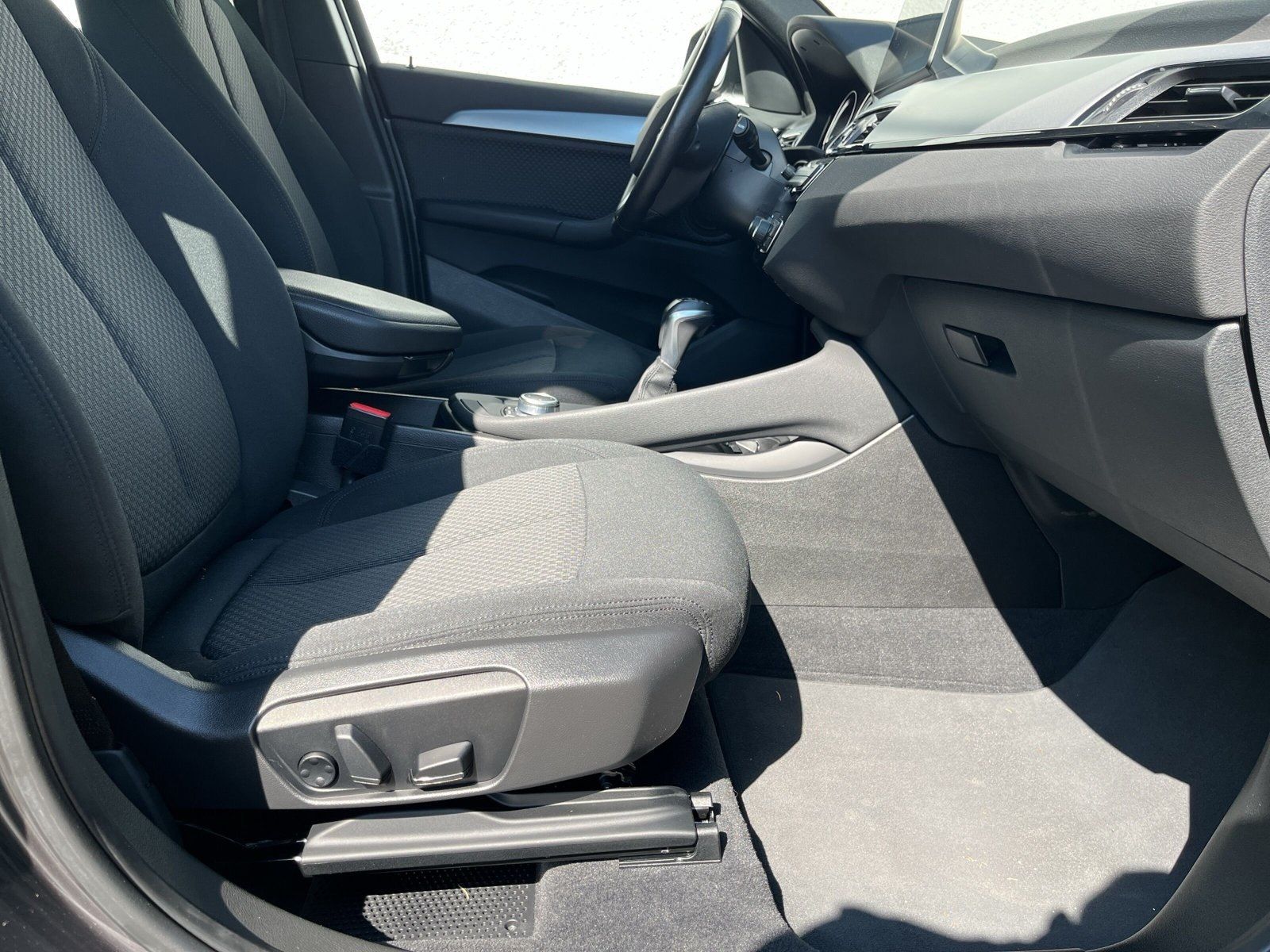 BMW X1 xDrive25e Advantage - Samsaru's Car Outlet