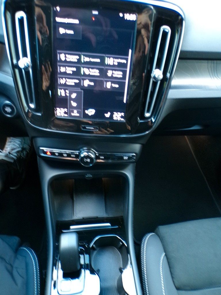 Volvo XC40 T4"Plus Dark"/Standheizung/Memory/Kam./H&K