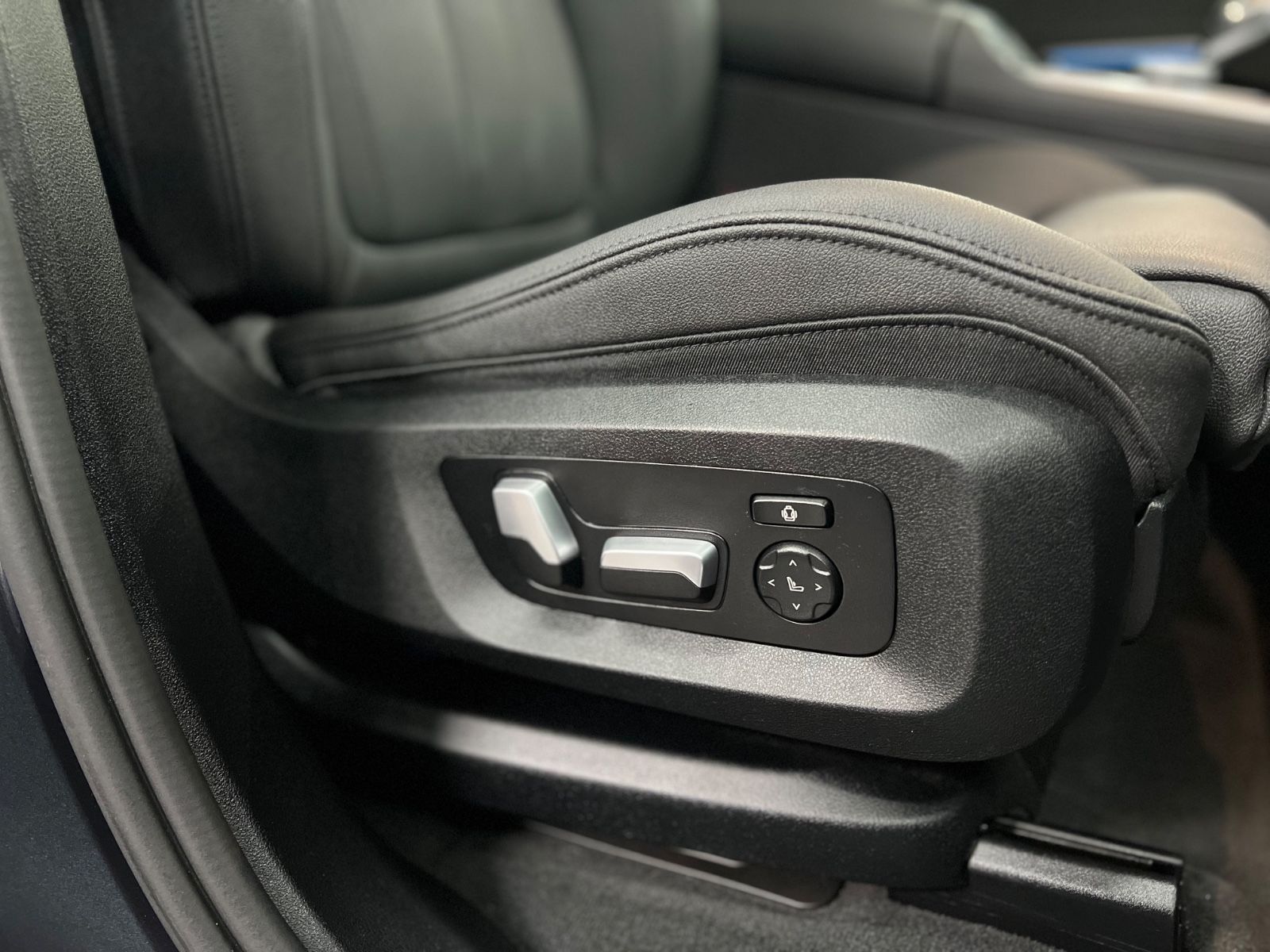 BMW X5 xDrive 45e AHK+HaKa+ACC+HuD+4Z+Pano+Park+LED