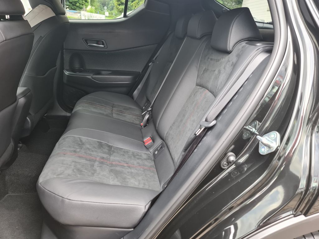 Toyota C-HR 2.0 Hybrid GR Sport Black - Samsaru's Car Outlet