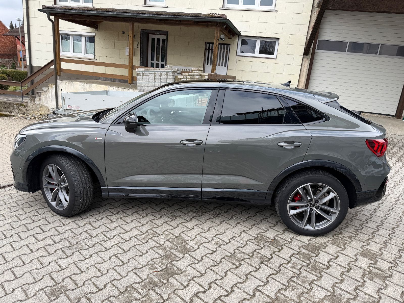 Audi Q3 Sportback 40 TFSI quattro S line, fast VOLL
