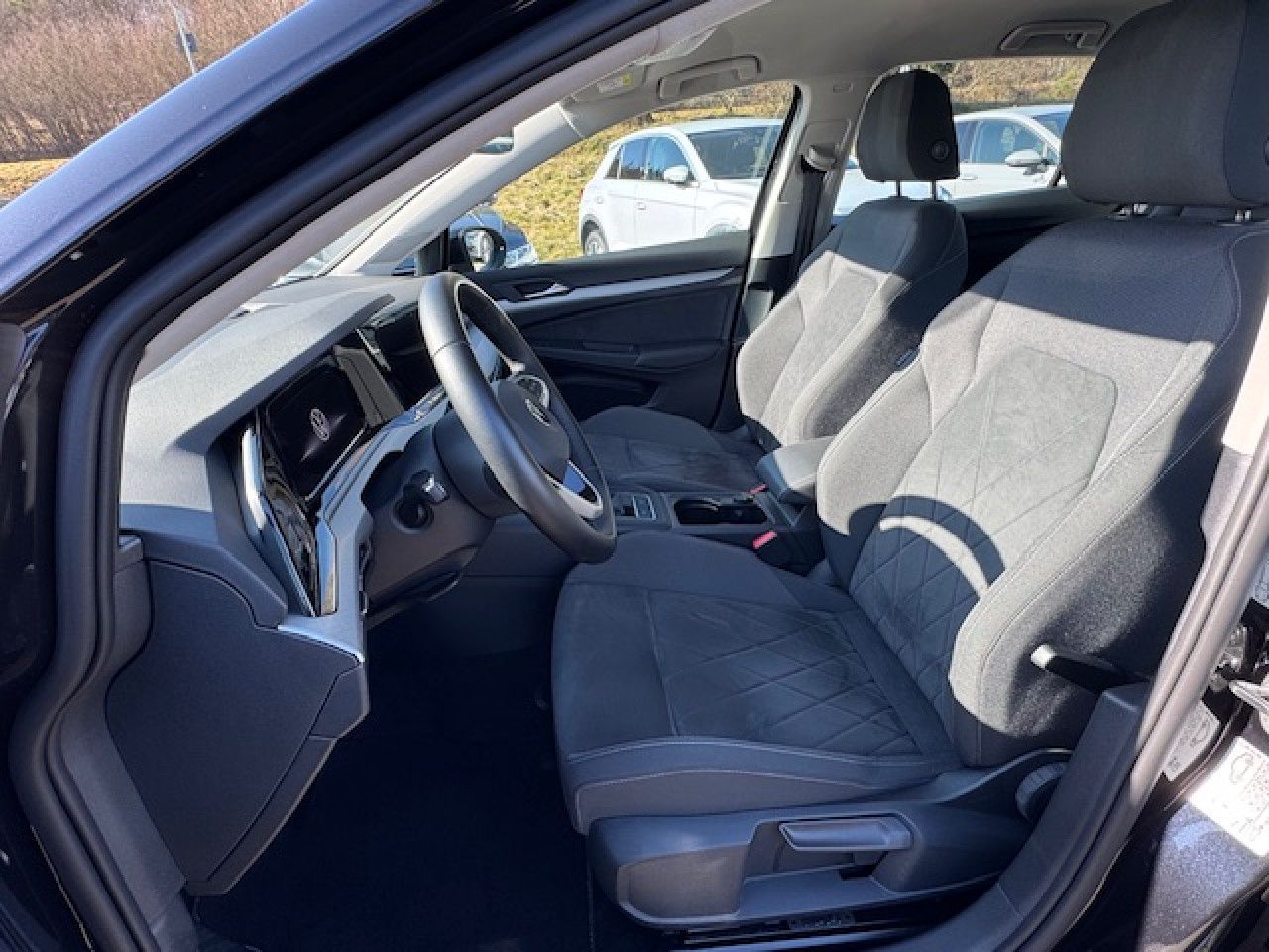 Volkswagen Golf VIII Life 1.5 TSI - Samsaru's Car Outlet
