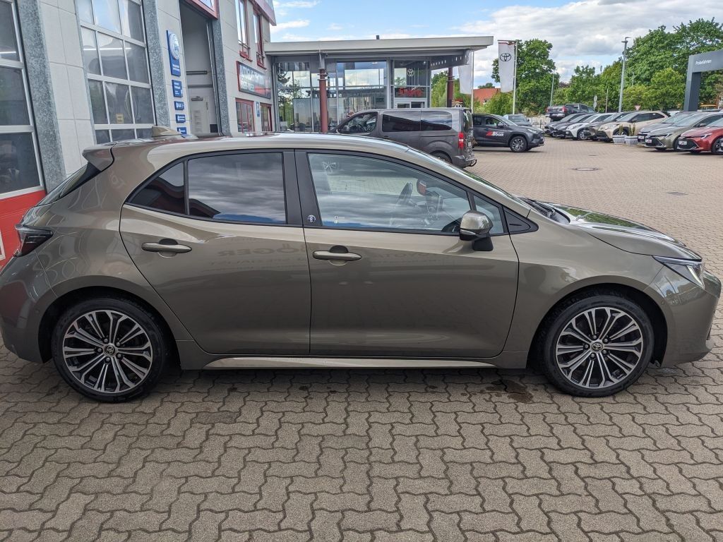 Toyota Corolla 2.0 Hybrid - Samsaru's Car Outlet