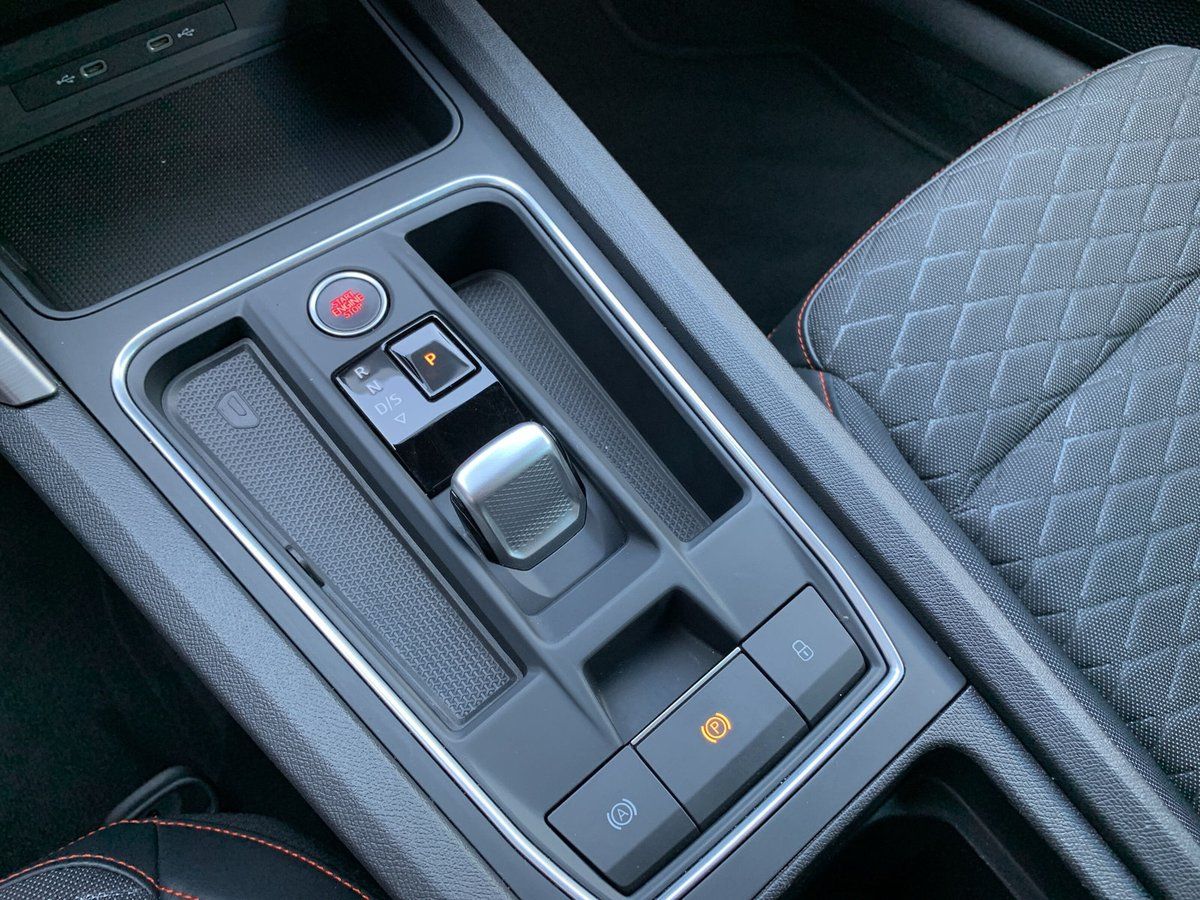 Seat Leon SPORTSTOURER FR 1.5 eTSI LED+KAMERA+AHK+SHZ