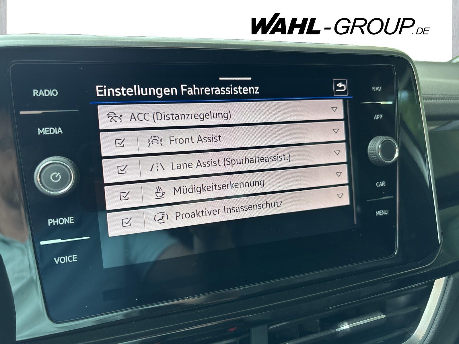 Volkswagen T-Roc 1.5 TSI R-LINE - Samsaru's Car Outlet