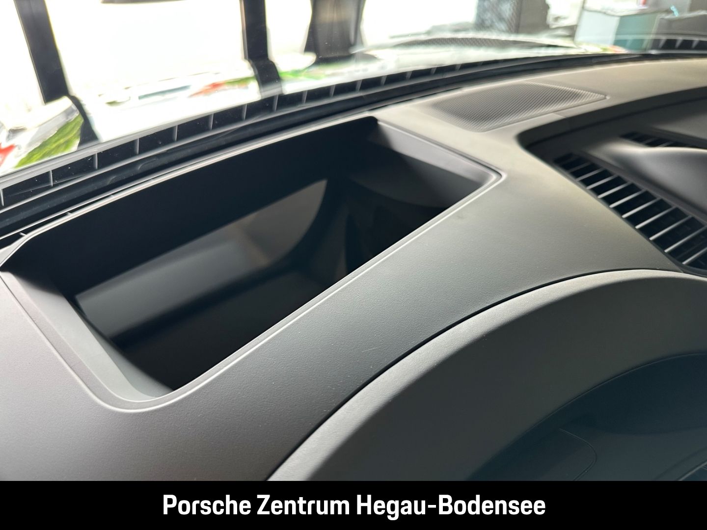 Porsche Macan Turbo/Electric Sport/Hinterachslenkung/Mat