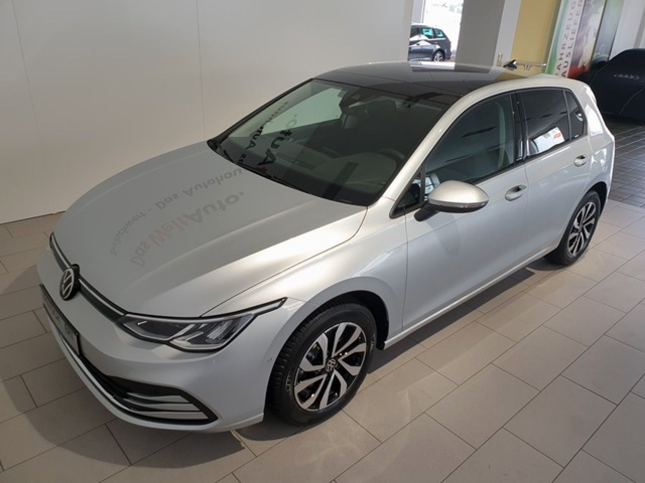 Volkswagen Golf 1.5 eTSI Active DSG - Samsaru's Car Outlet