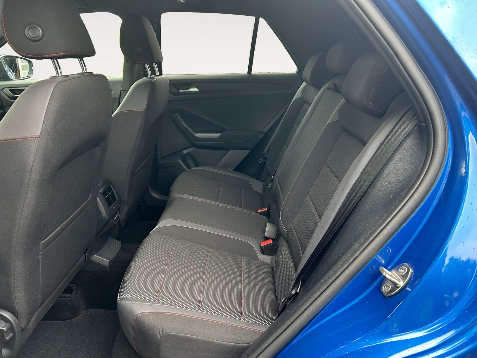 Volkswagen T-Roc 1.5 TSI Sport R-Line - Samsaru's Car Outlet