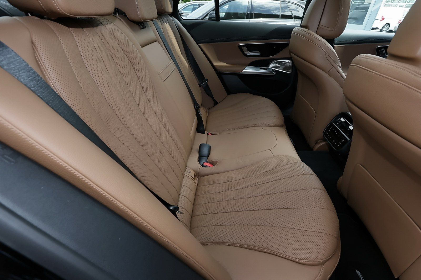 Mercedes-Benz E 220 d 4M AMG MBUX+360°+DIG-LED+Pano+AHK+Night
