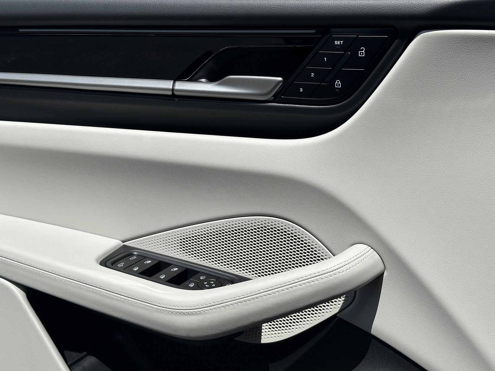 Porsche Macan 4 Exclusive - Samsaru's Car Outlet