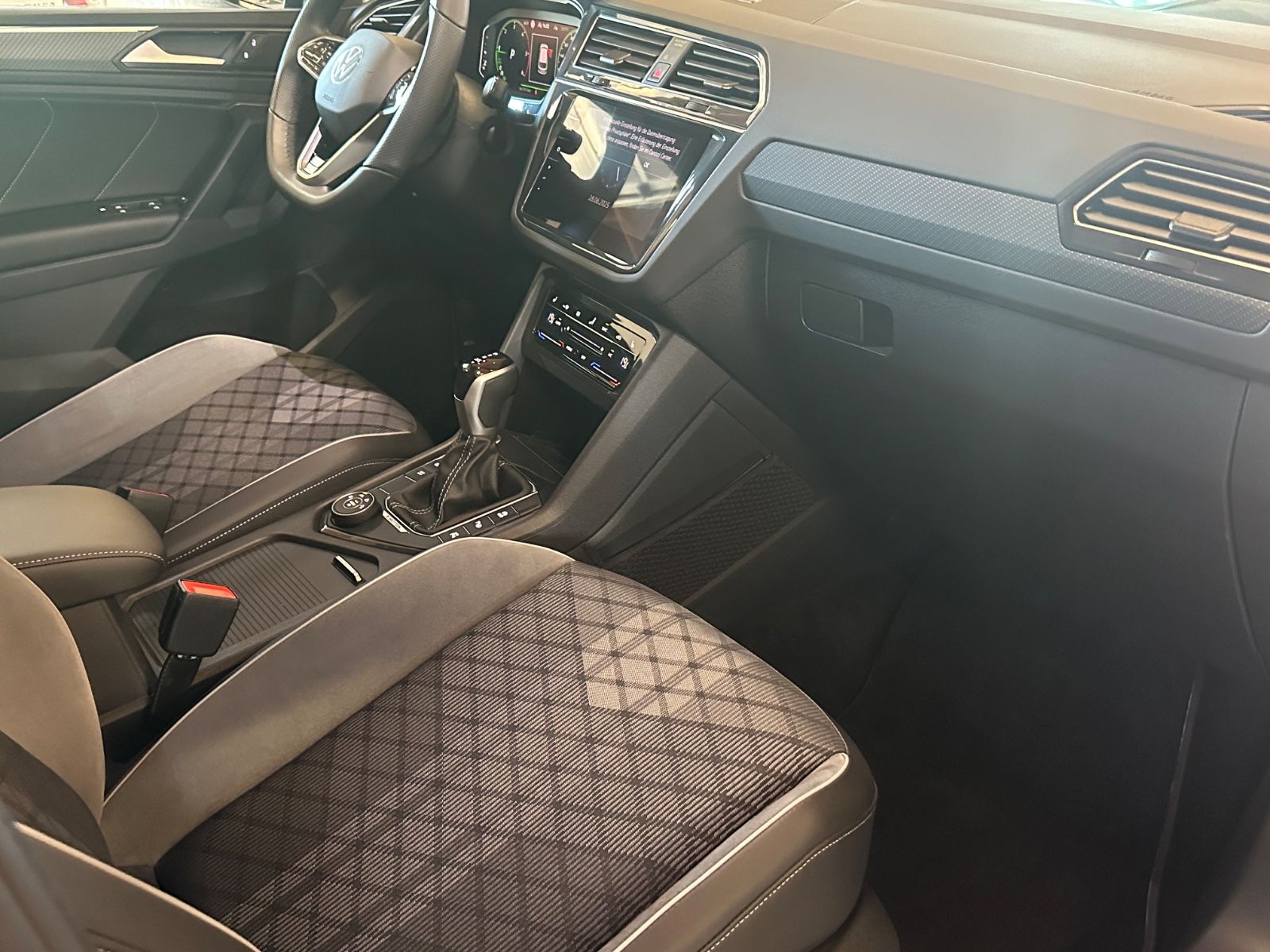 Volkswagen Tiguan R-Line 4Motion - Samsaru's Car Outlet