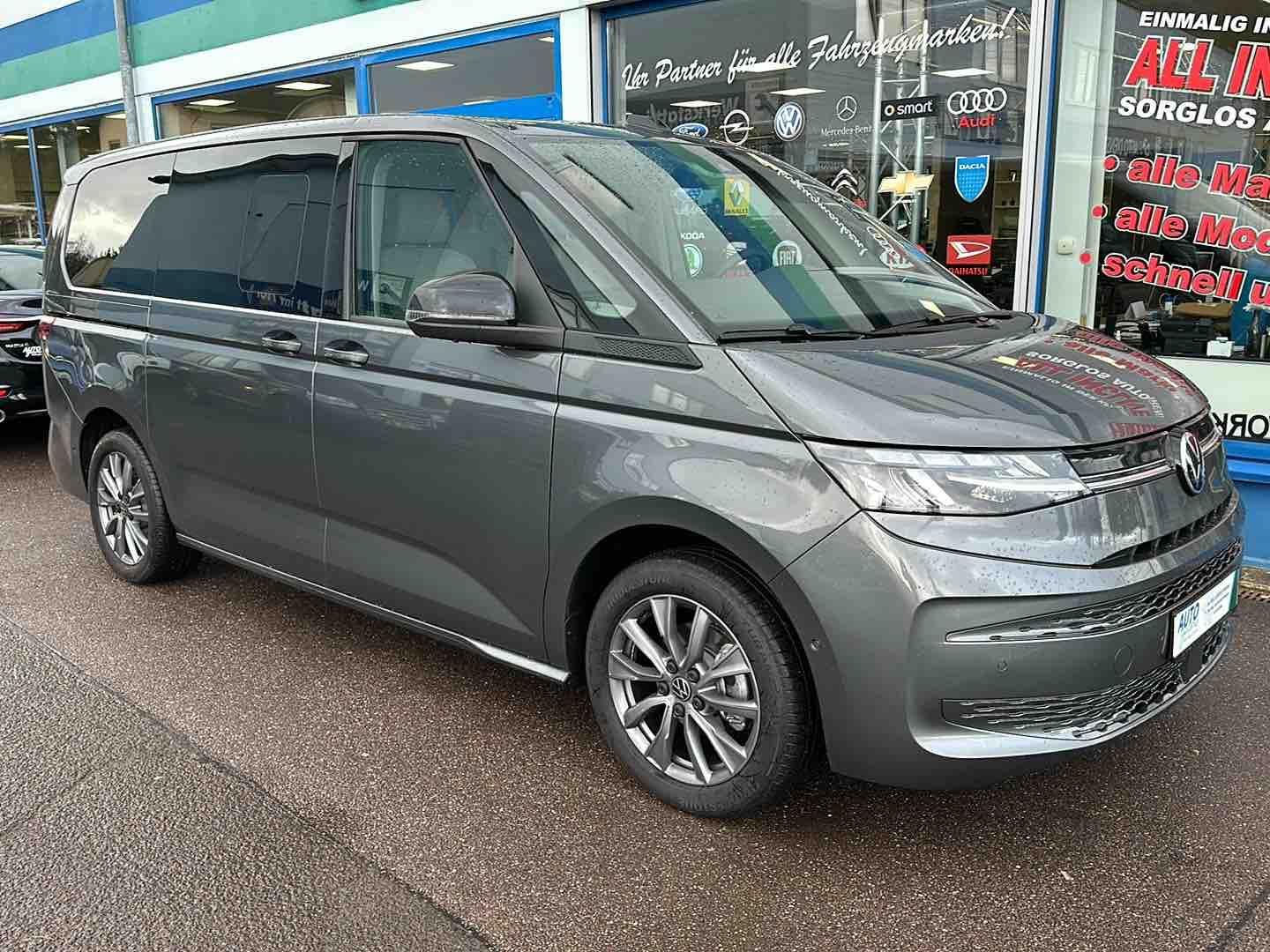 Volkswagen T7 Multivan 2.0 TDI Life - Samsaru's Car Outlet