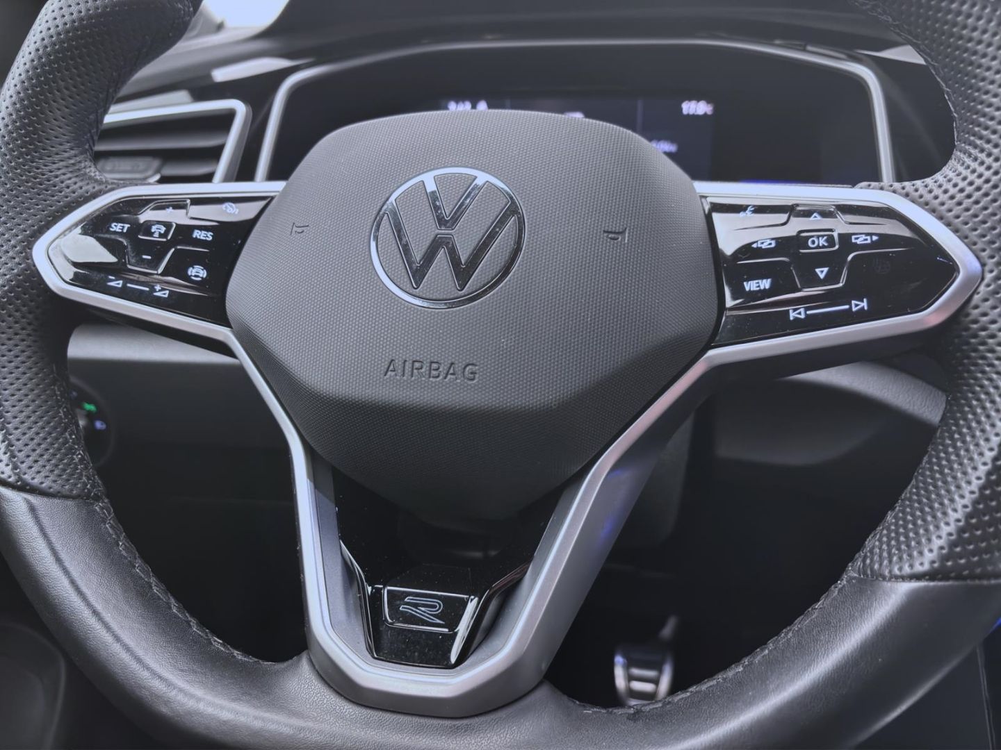 Volkswagen T-Roc 1.0 TSI R-LINE - Samsaru's Car Outlet