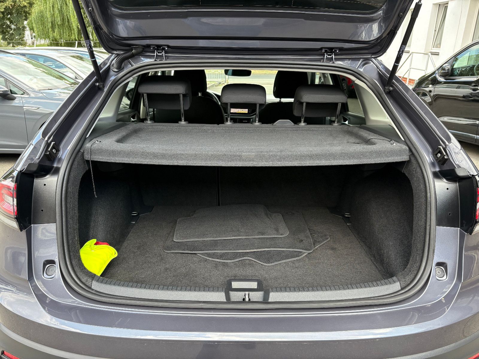 Volkswagen Taigo 1.0 TSI DSG IQ DRIVE Life - Samsaru's Car Outlet