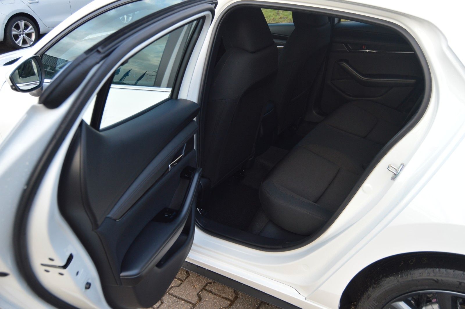 Mazda 3 Benzin 140PS 6AG Centre-Line Navi PDC SHZ