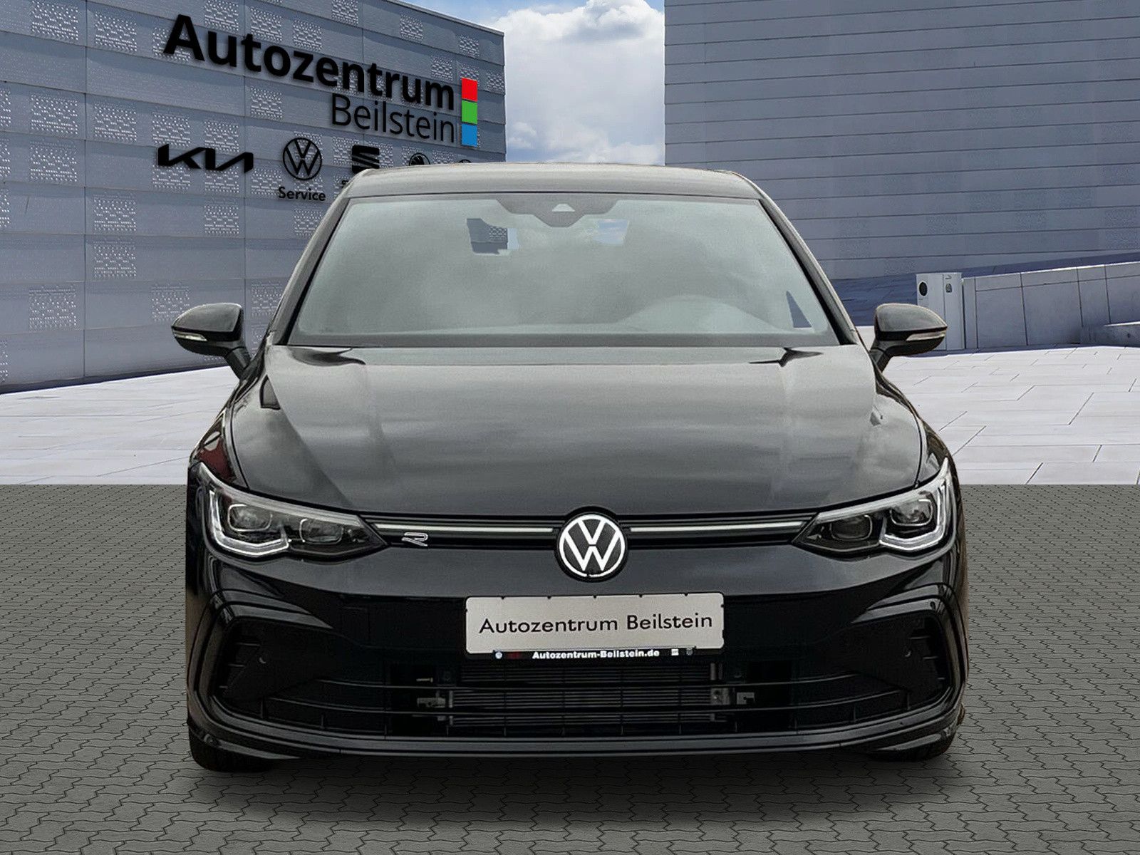 Volkswagen Golf VIII 1.5 eTSI DSG R-Line - Samsaru's Car Outlet