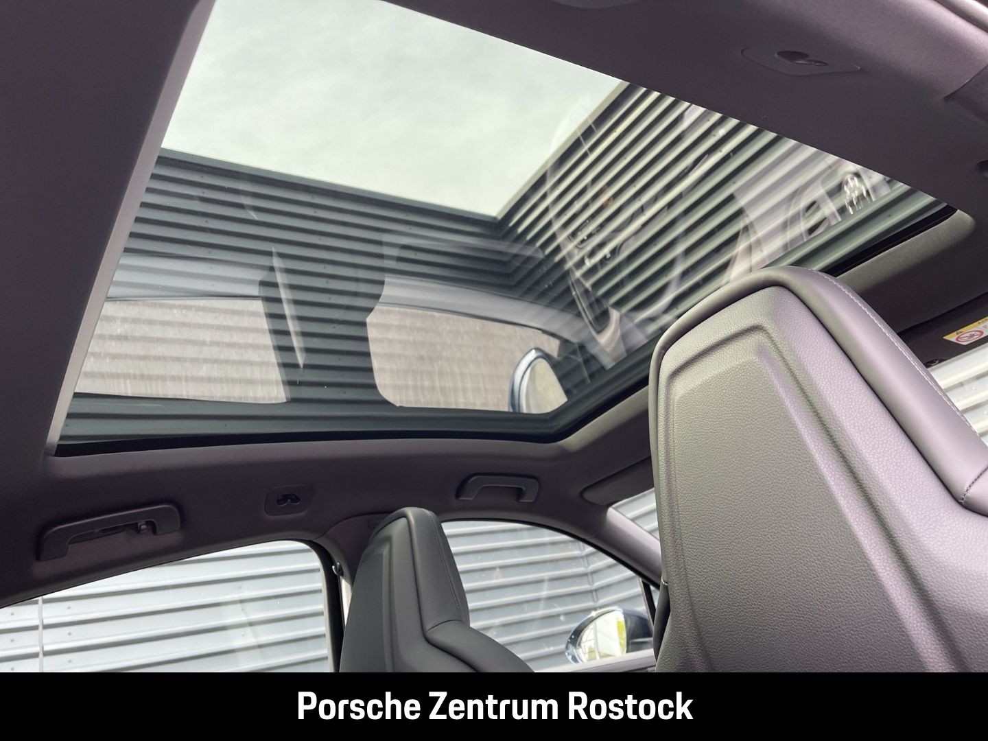 Porsche Cayenne E-Hybrid Coupe Panorama Surround-View