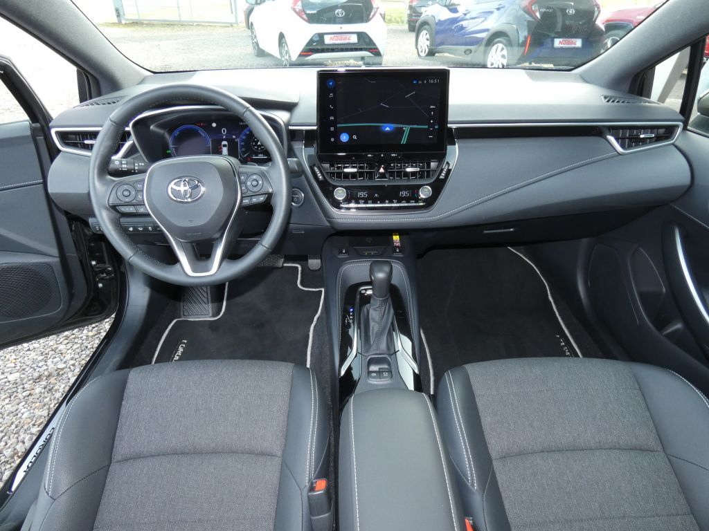 Toyota Corolla 2.0 TS Team D*Navi+LED+SHZ+PDC