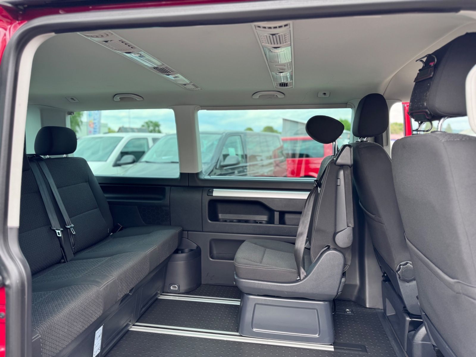 Volkswagen T6 Multivan - Samsaru's Car Outlet