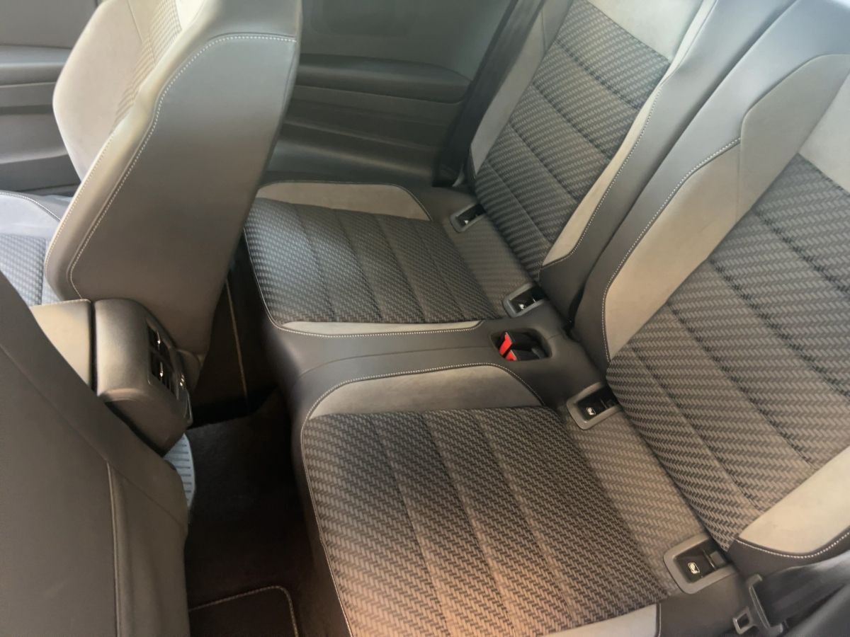 Volkswagen T-Roc 1.5 TSI DSG R-Line - Samsaru's Car Outlet