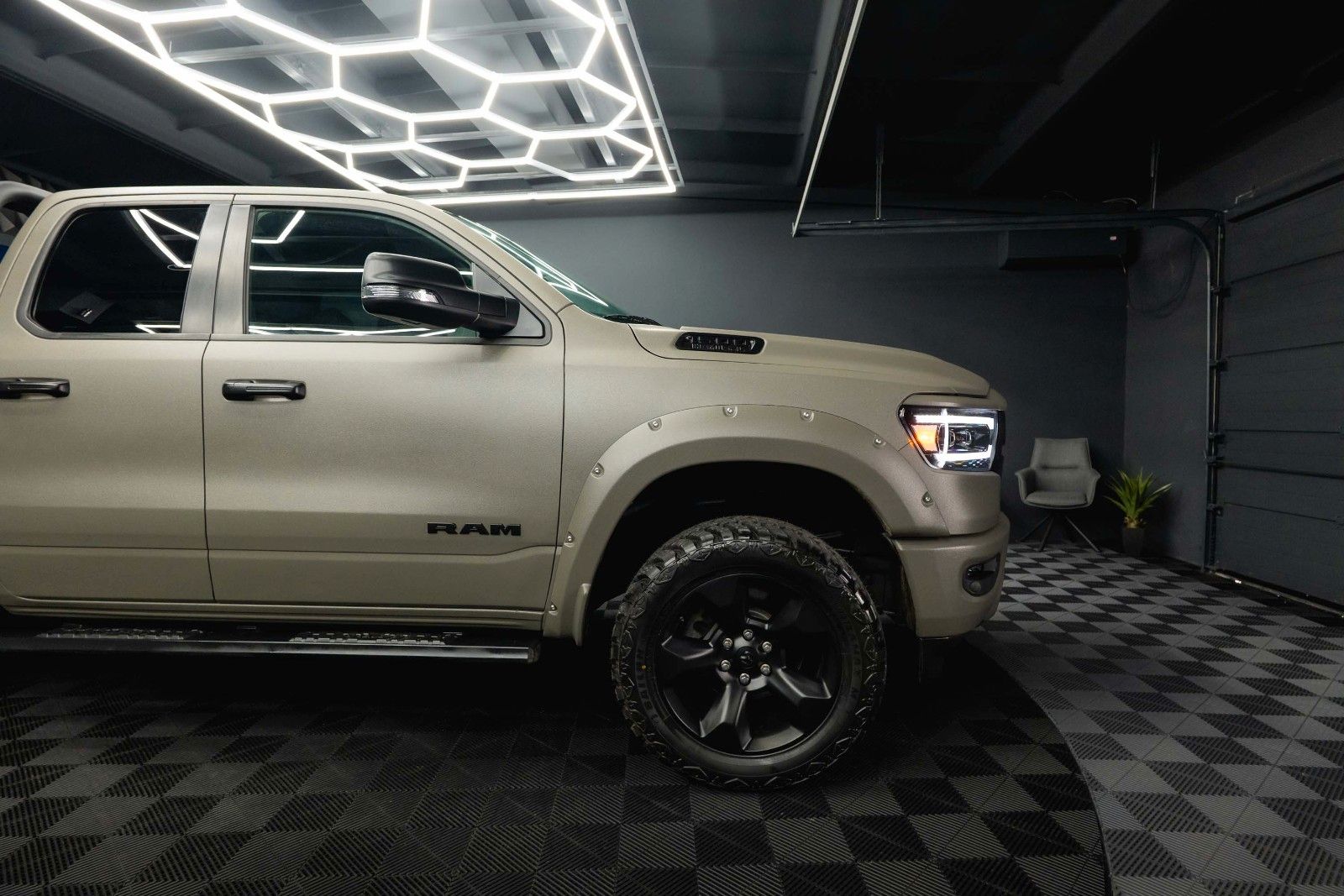 Dodge RAM 5.7 V8 HEMI 4x4 OFFROAD LONGBED RAPTOR Style