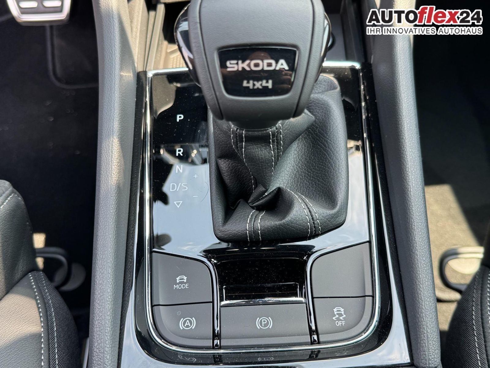 Skoda Karoq Sportline 2,0 TSI 4x4 DSG Leder 2ZKlima...